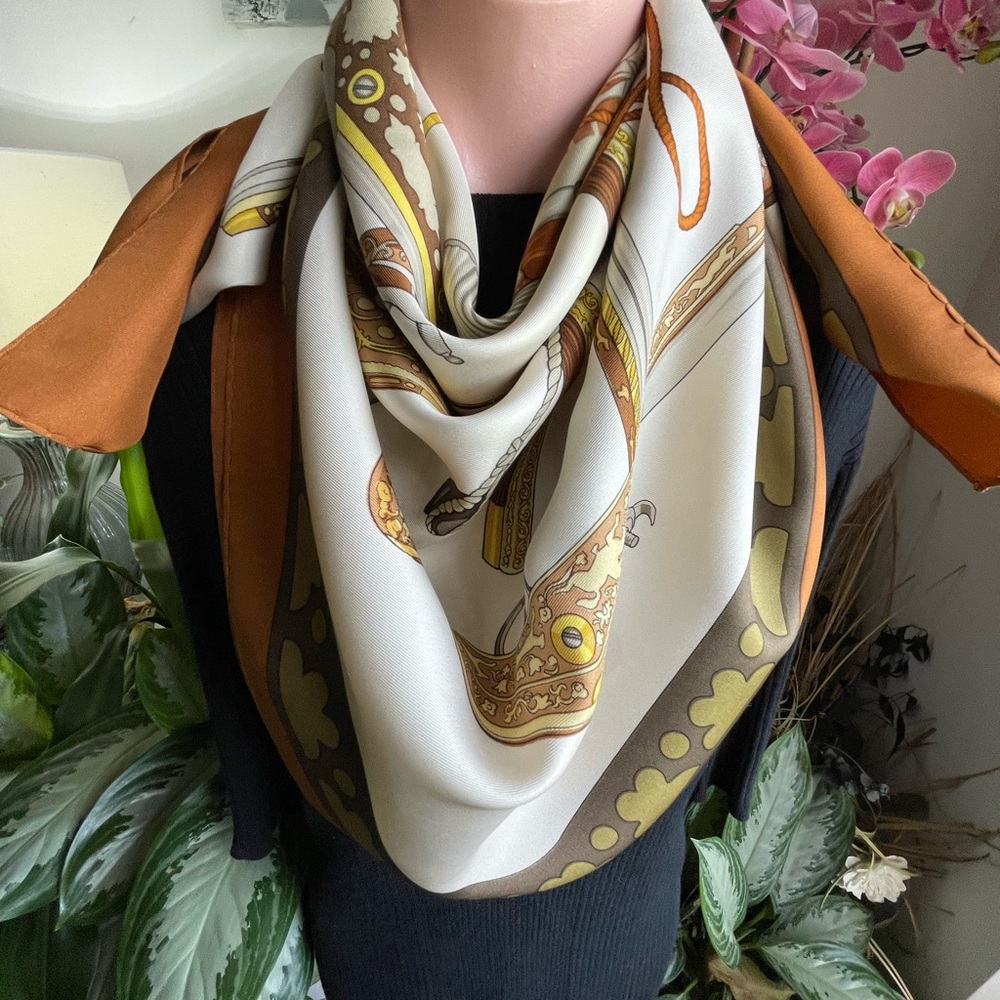 Hermès Diane Elegant White and Gold Silk Scarf with Brown Accents. - Picture 7 of 16